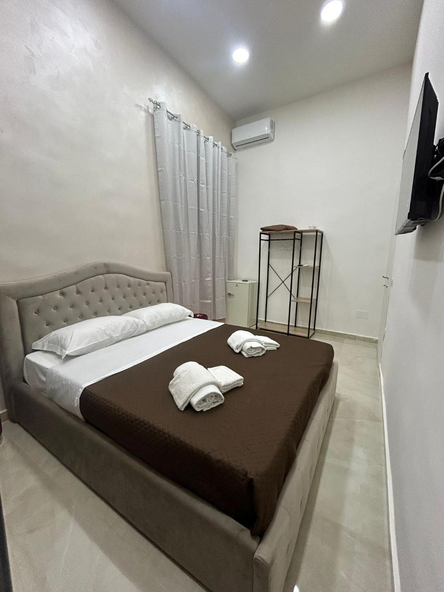Luxury Rooms Carbonara 95 Neapel Exteriör bild