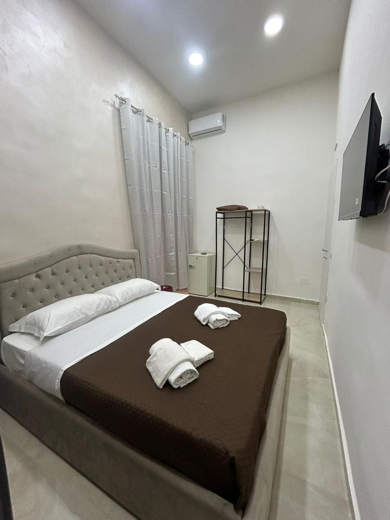 Luxury Rooms Carbonara 95 Neapel Exteriör bild