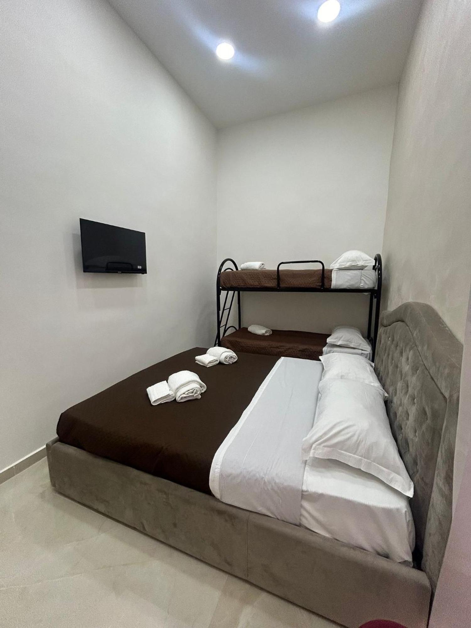 Luxury Rooms Carbonara 95 Neapel Exteriör bild