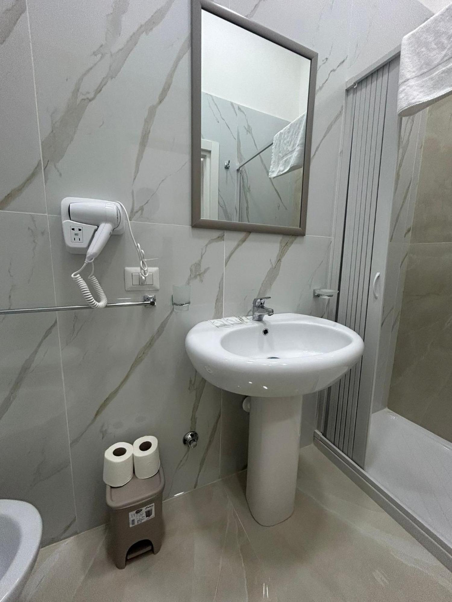 Luxury Rooms Carbonara 95 Neapel Exteriör bild