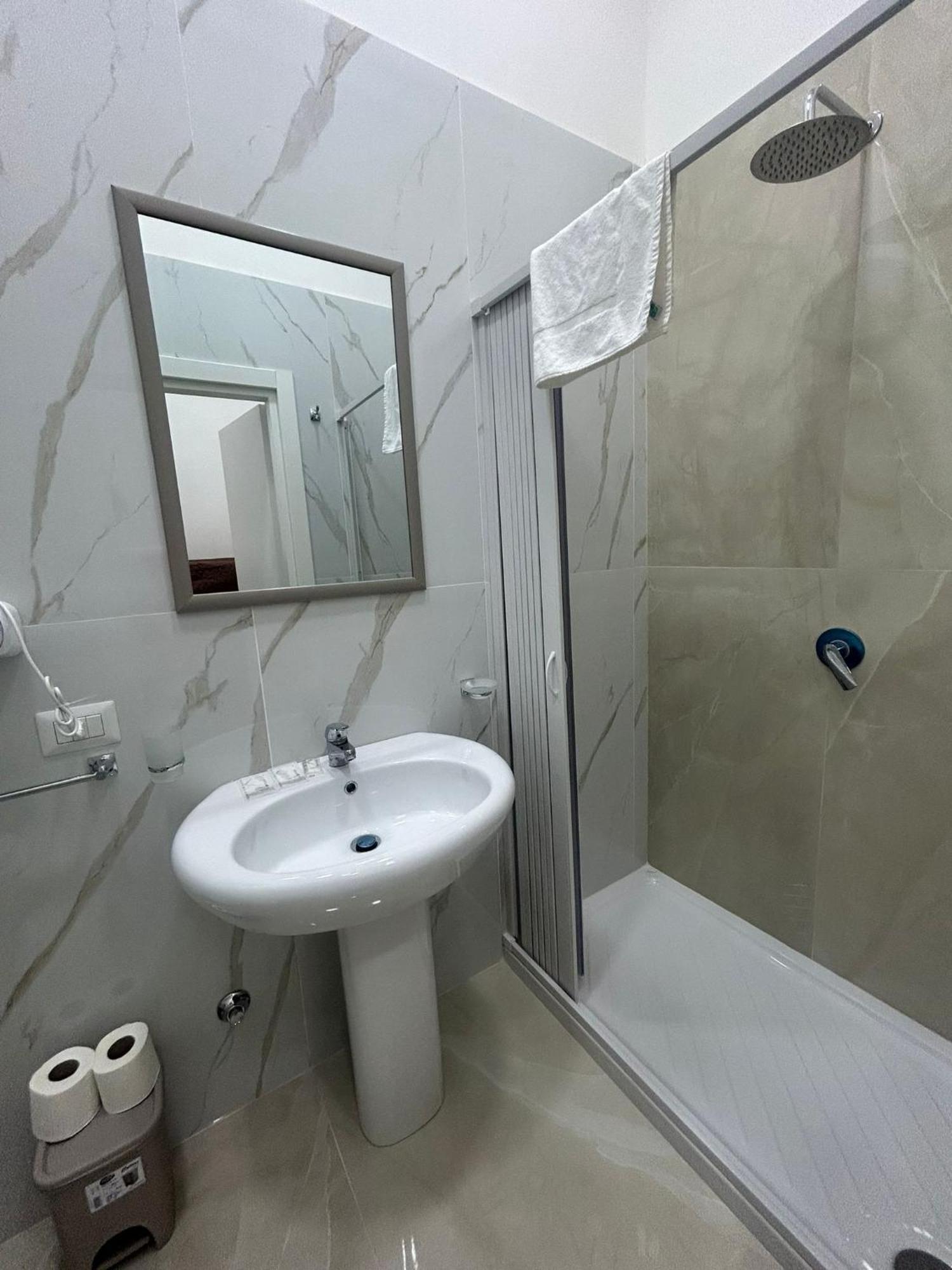 Luxury Rooms Carbonara 95 Neapel Exteriör bild